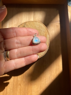 Pingente Pedra da Lua Triangular - comprar online
