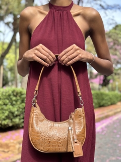 Bolsa Baguete Couro Crocão Conhaque - comprar online