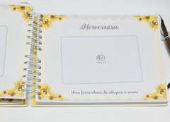 Álbum Mesversário - Abelhinha - comprar online