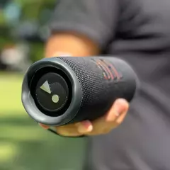 PARLANTE JBL FLIP 6 PORTÁTIL CON BLUETOOTH WATERPROOF NEGRO en internet