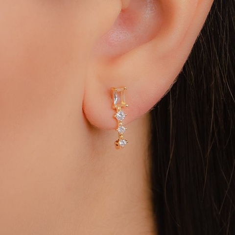 Brinco pedra com zircônias