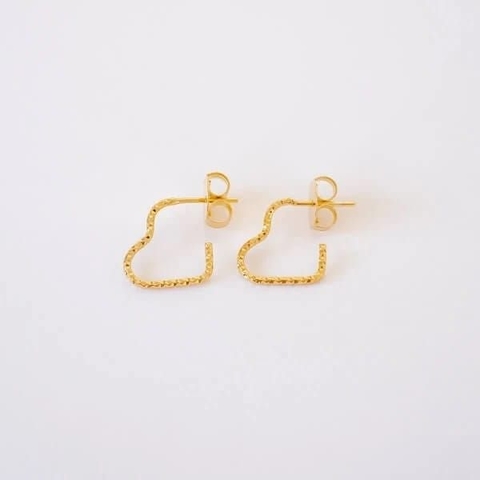 Argola em formato de coração pequena