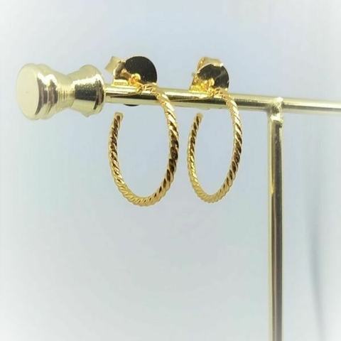 Argola trançada pequena