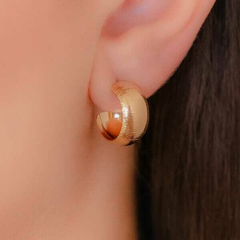 Argola grossa escovada pequena