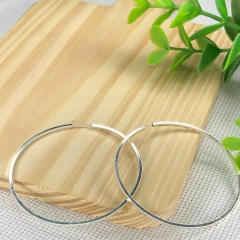 Argola média fina na prata 925