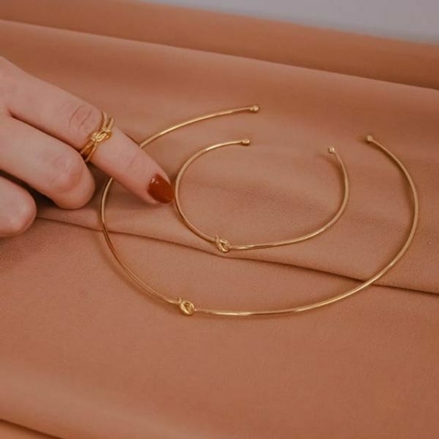 Conjunto colar aro e bracelete nó