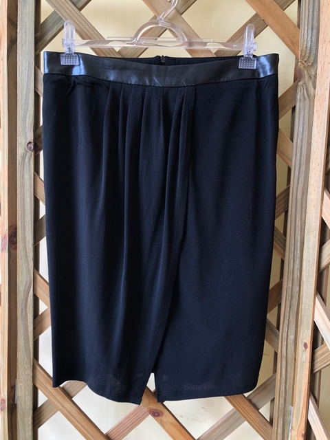 ZARA WOMAN - SAIA PRETA POLIURETANO - G