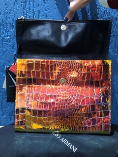 EMPORIO ARMANI - CLUTCH CROCCO LAMINAT - Maria Madame Desapegos - Multimarcas e Luxo!
