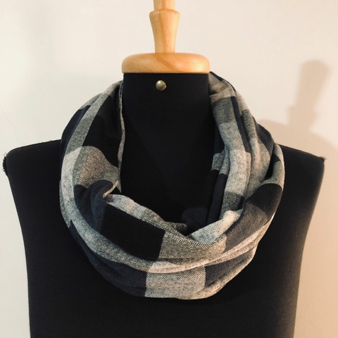 LOFTY STYLE - GOLA TRICOT QUADRICULADA