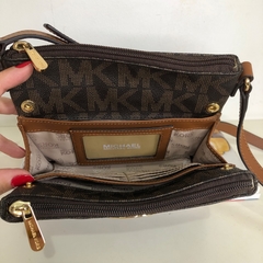 MICHAEL KORS - BOLSA MONOGRAMA MARROM - Maria Madame Desapegos - Multimarcas e Luxo!