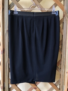 ZARA WOMAN - SAIA PRETA POLIURETANO - G - Maria Madame Desapegos - Multimarcas e Luxo!