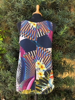 MOB - BLUSA REGATA ESTAMPADA na internet