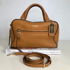 COACH - BOLSA BAÚ CARAMELO