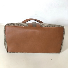 TOMMY HILFIGER - BOLSA DE MÃO MONOGRAMA - Maria Madame Desapegos - Multimarcas e Luxo!