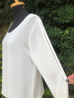 MOB - BLUSA OFF WHITE FENDAS - P - comprar online