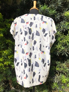 ZARA - BLUSA ESTAMPADA RECORTE - M - Maria Madame Desapegos - Multimarcas e Luxo!
