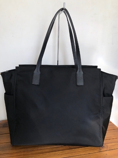KATE SPADE - BOLSA GRANDE DE NYLON PRETA - Maria Madame Desapegos - Multimarcas e Luxo!