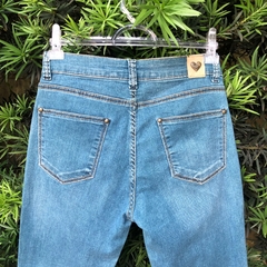 MOB - CALÇA JEANS DESTROYED - 40 na internet
