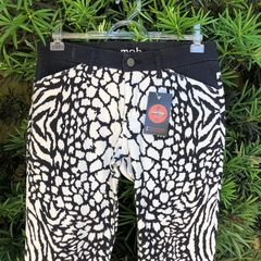 MOB - CALÇA PRETA ESTAMPADA - 36 - comprar online