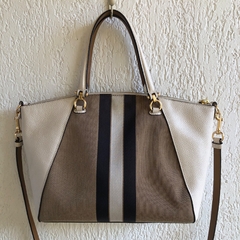 O0 COACH - BOLSA HORSE JACQUARD - Maria Madame Desapegos - Multimarcas e Luxo!