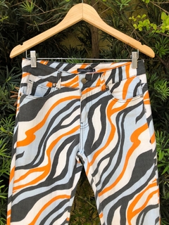 CARINA DUEK - CALÇA JEANS ESTAMPADA - comprar online