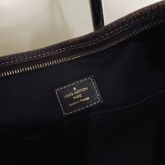 LOUIS VUITTON - BOLSA MANON MINI LIN MARROM - Maria Madame Desapegos - Multimarcas e Luxo!