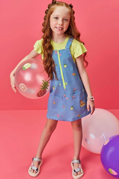 Conjunto de Blusa em Meia Malha e Salopete em Sarja Daryl com Elastano