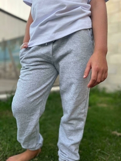 JOGGINS RUSTICO NIÑO COLEGIAL en internet