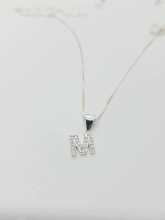 DIJE INICIAL PLATA 925 CON MICROCUBICS Y CADENA plata 925 en internet