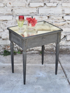 Mesita accesoria Imperio, patinada. Cód. 16013