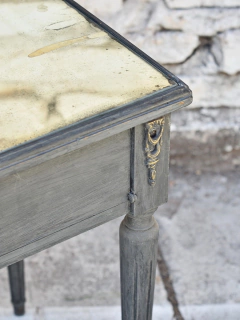 Mesita accesoria Imperio, patinada. Cód. 16013 en internet