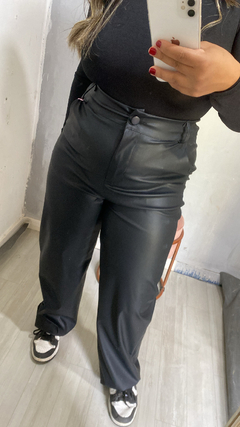 Calça wid leg couro ecológico