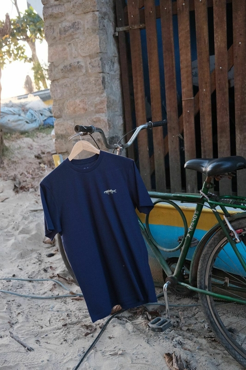 camiseta marinho peixe
