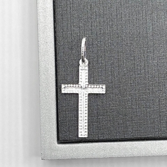 Pingente Cruz Trabalhada e Lisa 2,2cm na internet