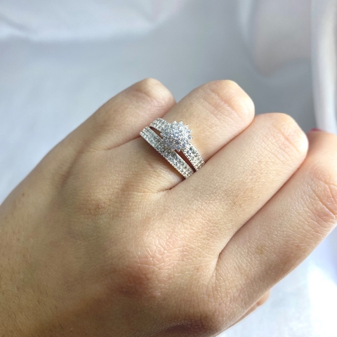 Anel duplo cravejado de zircônia