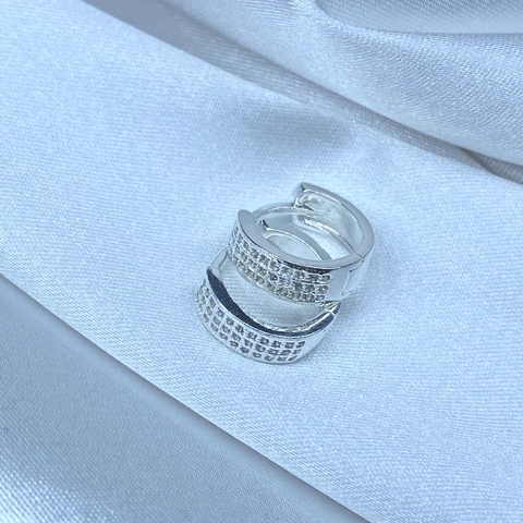 Brinco argola cravejada