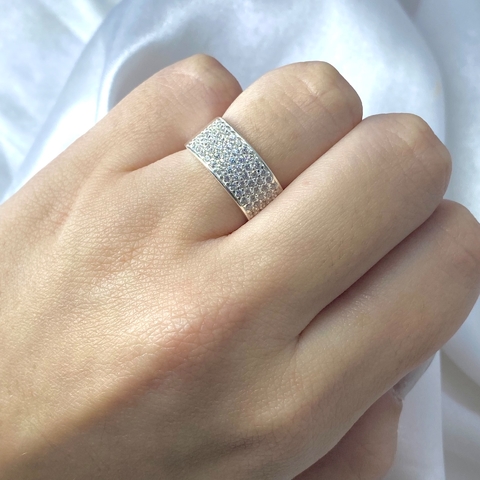 Anel largo com zircônia