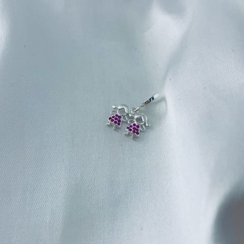 Berloque 2 meninas com zircônia rosa
