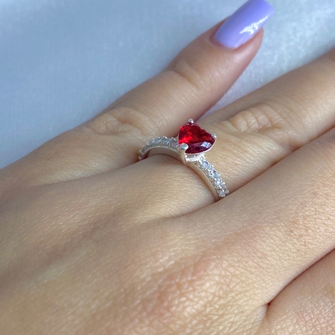 Anel solitário pedra vermelha