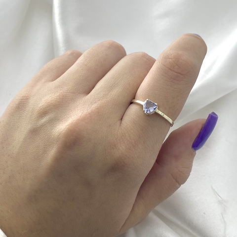 Anel Solitário Pedra Coração Lilas