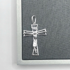 Pingente Cruz Vazada Com Corpo Cristo Inri 2,9cm - comprar online
