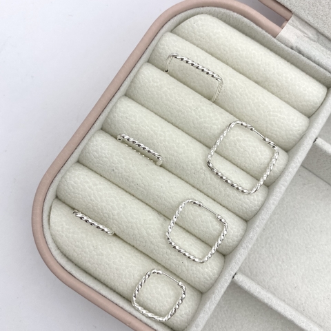 Trio de brinco argola torcida quadrado g