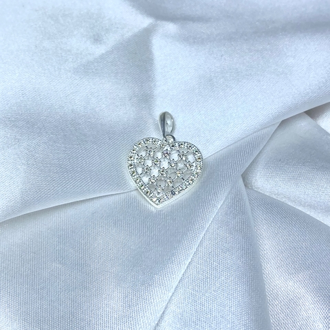 Pingente coração desenhado cravejado