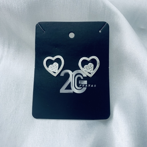 Brinco coração grande vazado dentro coração