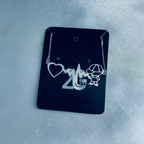 Colar batimento cardíaco menino