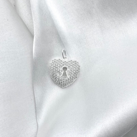 Pingente coração cravejado