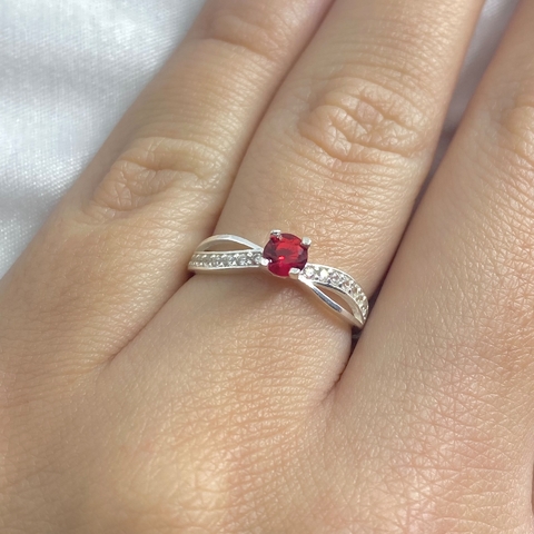 Anel solitário cravejado zircônia