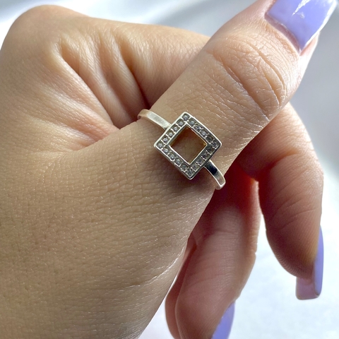 Anel formato quadrado