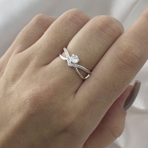 ANEL CRAVEJADO COM ZIRCÔNIA ENTRELÇADO