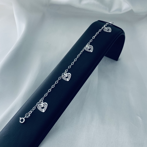 Pulseira 4 pingentes de coração vazados